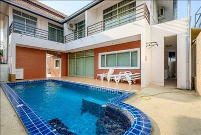 Near Jomtien Beach, T W Palm Resort House for Sale