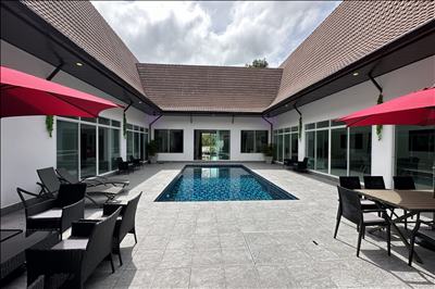 Huay Yai Modern Thai Atrium Pool Villa zum Verkauf