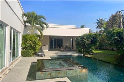 Ost Pattaya  Vineyard 2 Moderne Pool Villa zum Verkauf