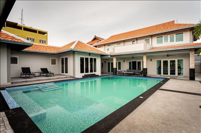 East Pattaya Pool Villa with Separate Guest House for Sale