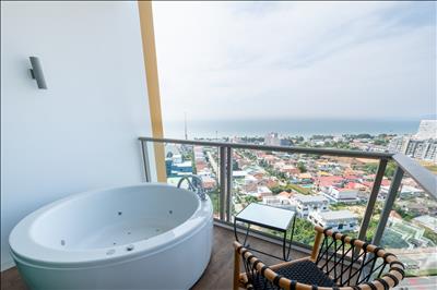 Jomtien Riviera Ocean Drive Condo * Own Balcony Jacuzzi